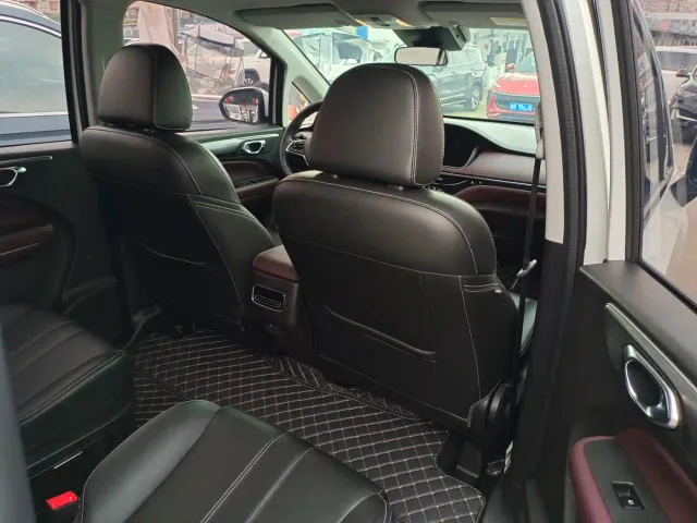 GAC Trumpchi M6 — Фото автомобиля 7