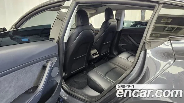 Tesla Model 3 — Фото автомобиля 16