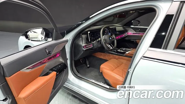 BMW 7 Series G70 — Фото автомобиля 11