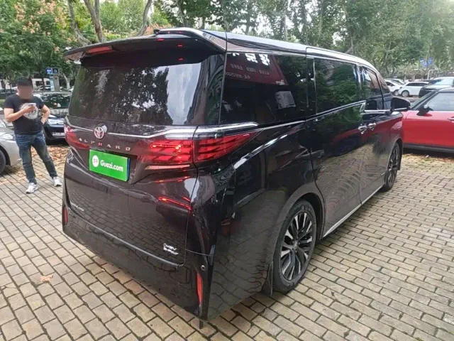 Toyota Alphard — Фото автомобиля 6
