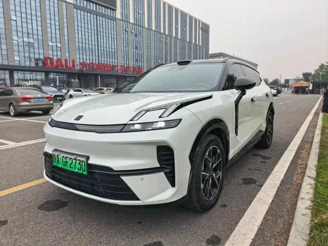 Фотография автомобиля — Lynk & Co 08 EM-P