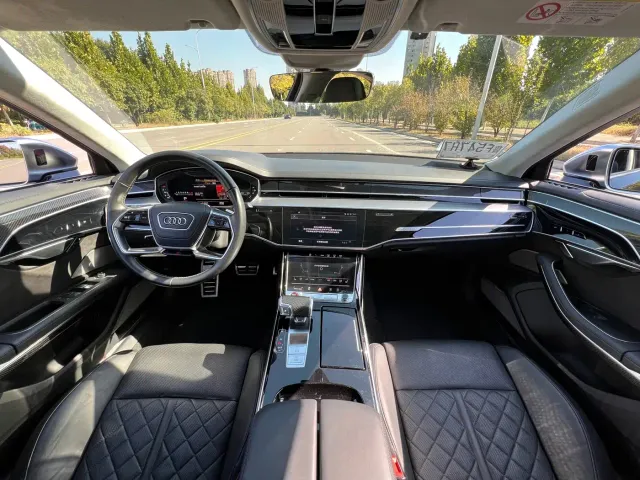 Audi S8 — Фото автомобиля 5