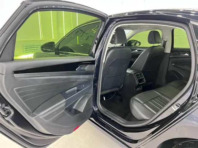 Volkswagen Passat — Фото автомобиля 11