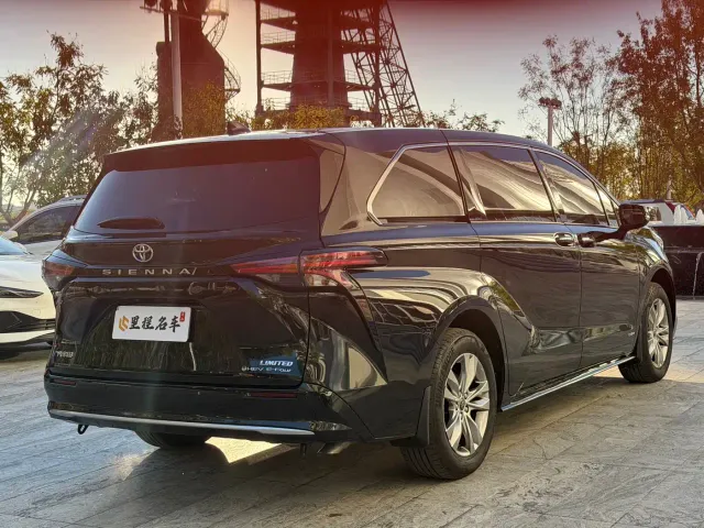 Toyota Sienna — Фото автомобиля 5
