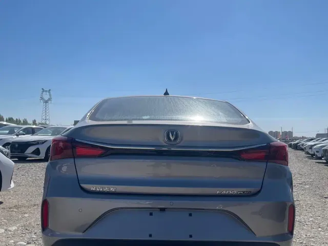 Changan Eado — Фото автомобиля 4