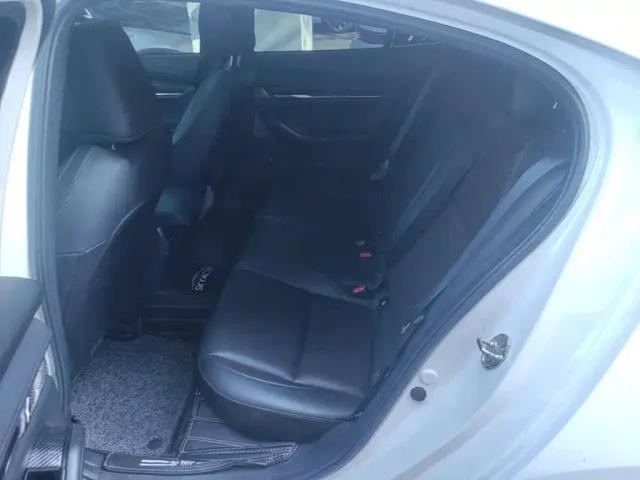 Mazda Axela — Фото автомобиля 16
