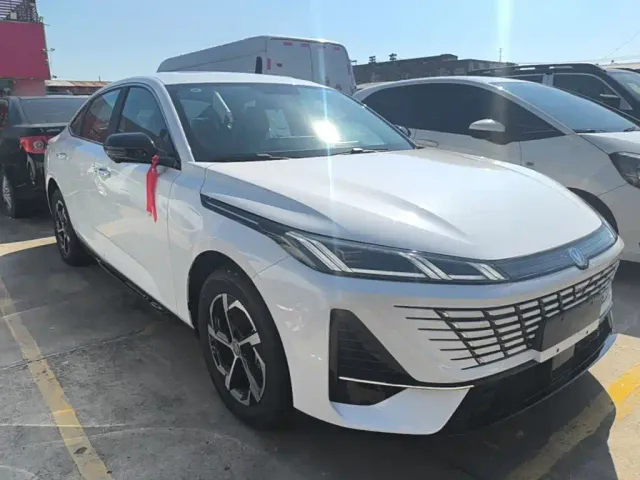 Changan Eado — Фото автомобиля 3