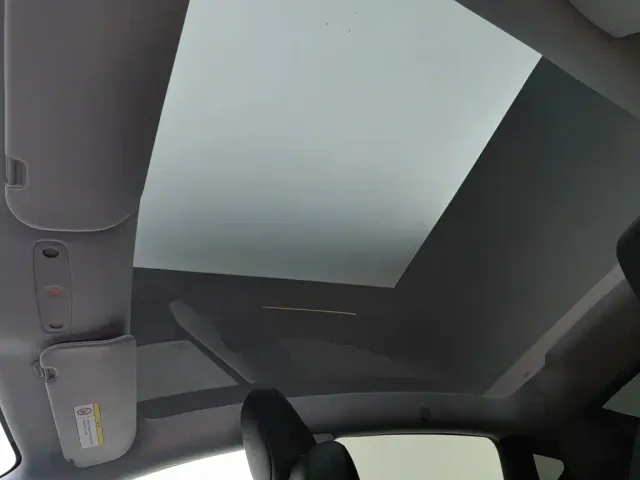 Tesla Model Y — Фото автомобиля 14