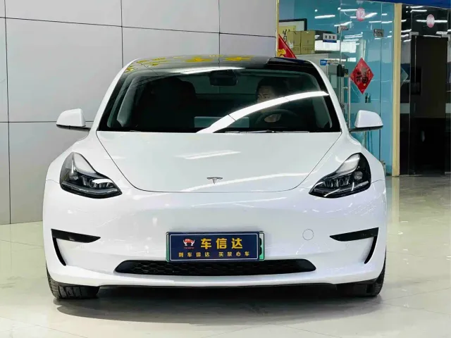 Tesla Model 3 — Фото автомобиля 2