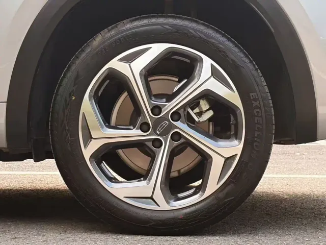 Geely Xingyue L — Фото автомобиля 9