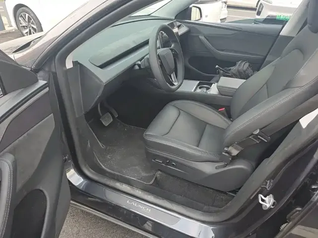 Tesla Model Y — Фото автомобиля 14