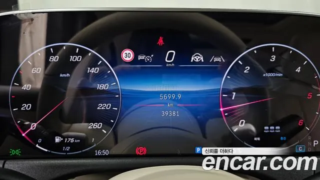 Mercedes-Benz E-Class — Фото автомобиля 8