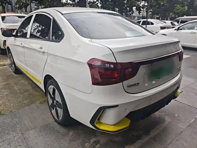 Dongfeng Fengshen E70 — Фото автомобиля 4