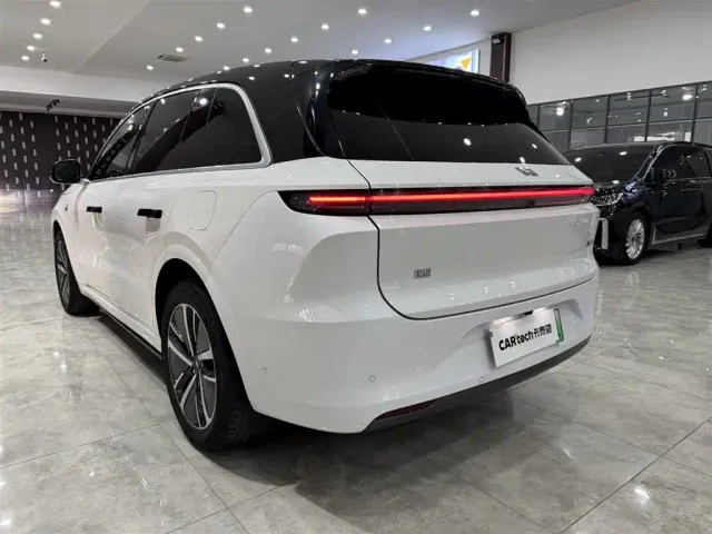 Li Auto L6 — Фото автомобиля 6