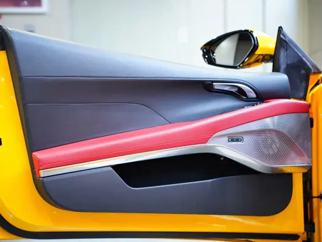Lotus Emira — Фото автомобиля 14