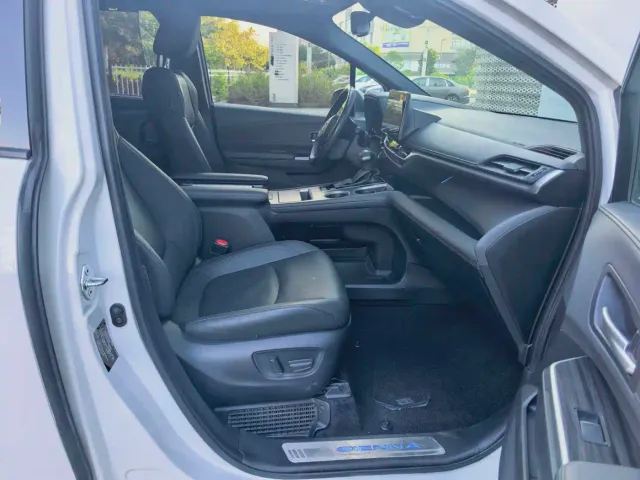 Toyota Sienna — Фото автомобиля 16