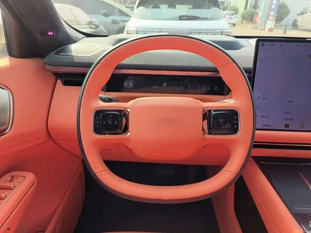 Lynk & Co 900 — Фото автомобиля 9