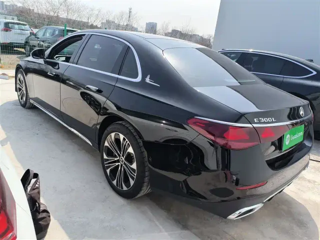 Mercedes-Benz E-Class — Фото автомобиля 4