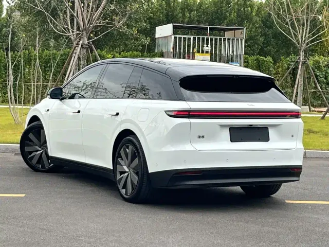 Li Auto i6 — Фото автомобиля 4