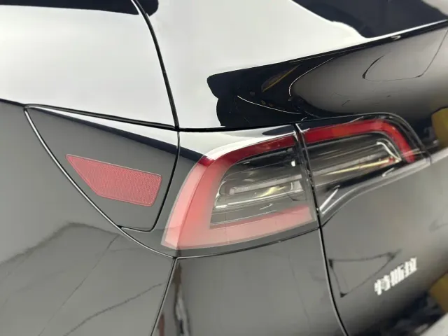 Tesla Model Y — Фото автомобиля 23