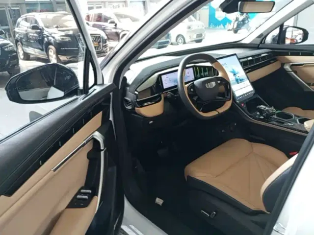 Geely Boyue L — Фото автомобиля 15