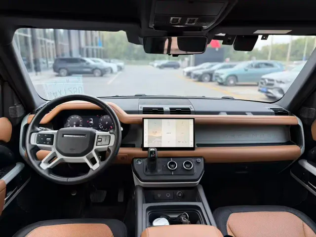 Land Rover Defender — Фото автомобиля 8