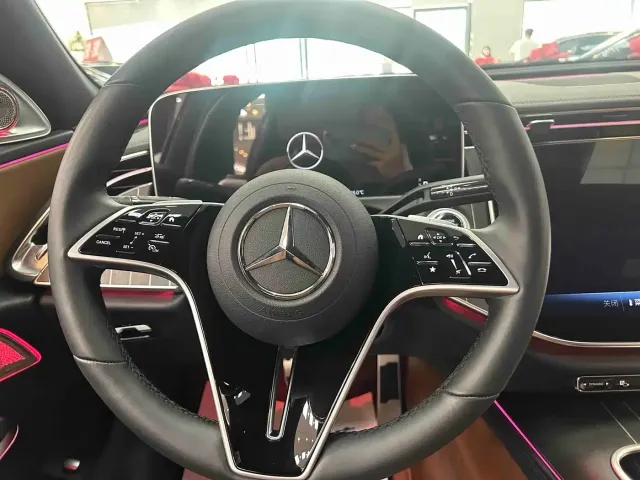 Mercedes-Benz E-Class — Фото автомобиля 11