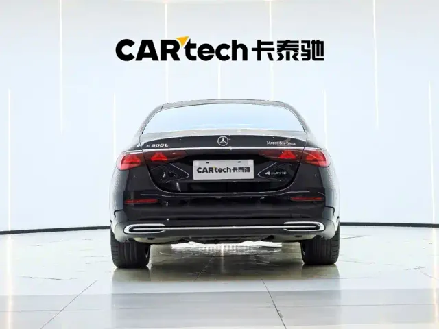 Mercedes-Benz E-Class — Фото автомобиля 2