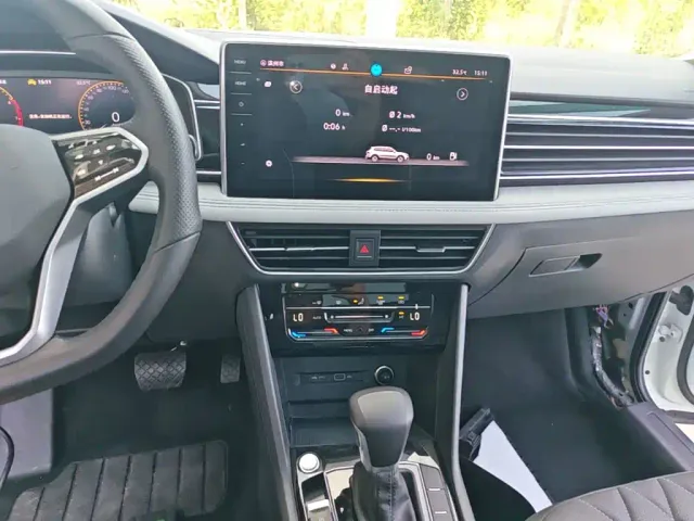 Volkswagen Tiguan L — Фото автомобиля 12