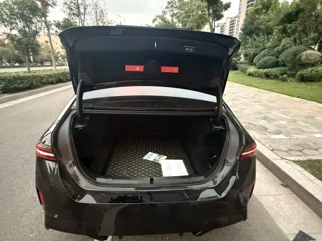 BMW 5 Series — Фото автомобиля 11