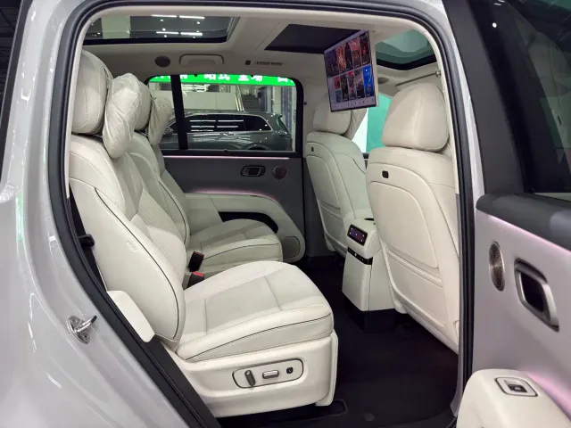 Li Auto i8 — Фото автомобиля 17