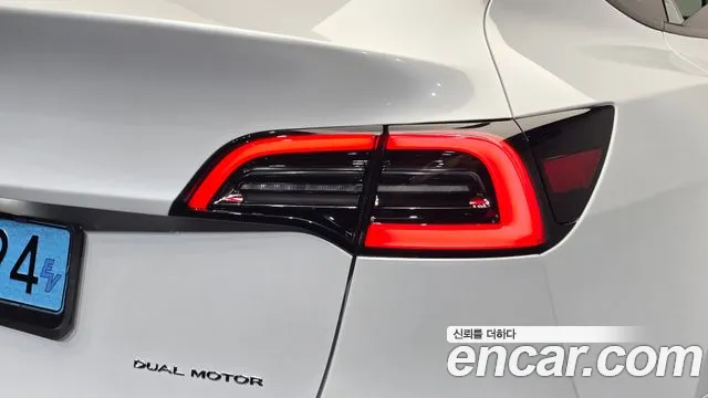 Tesla Model Y — Фото автомобиля 8