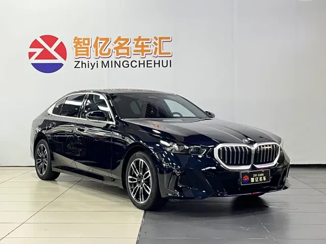 BMW 5 Series — Фото автомобиля 14