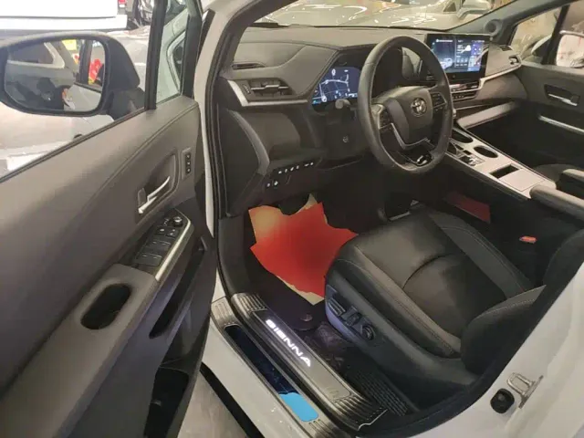 Toyota Sienna — Фото автомобиля 15
