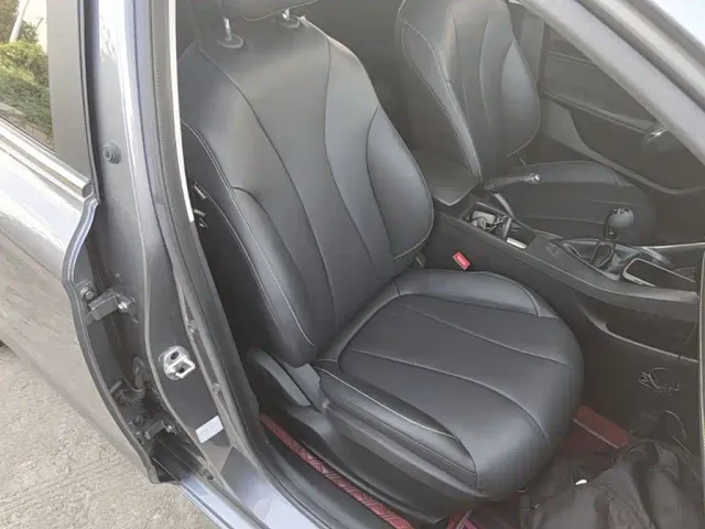 Roewe i5 — Фото автомобиля 24