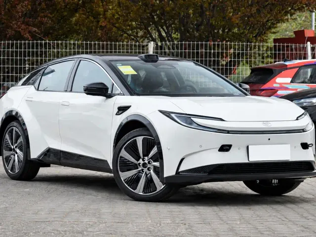 Toyota bZ5 — Фото автомобиля 3