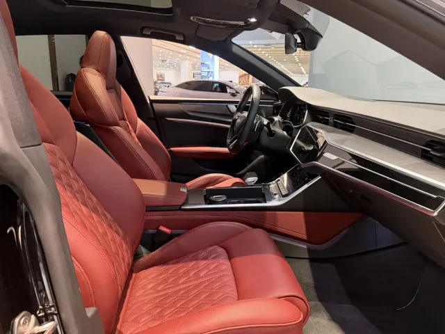 Audi A7L — Фото автомобиля 10