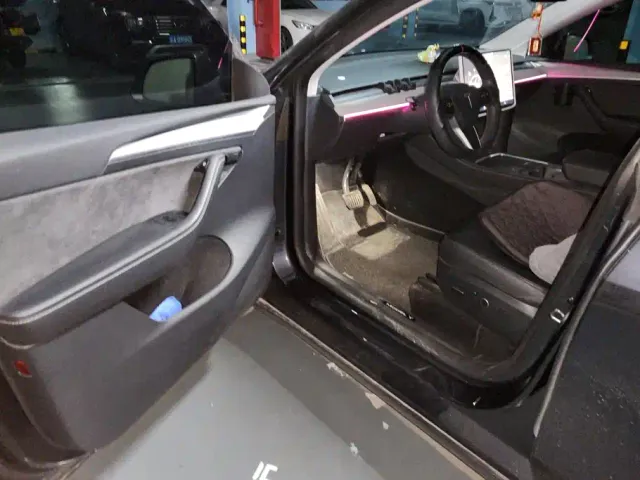 Tesla Model Y — Фото автомобиля 8