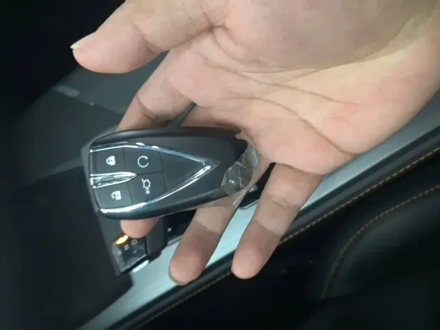 Changan Oshan Z6 EV — Фото автомобиля 15