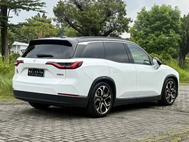 Nio ES8 — Фото автомобиля 12