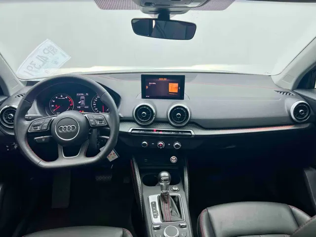 Audi Q2L — Фото автомобиля 11