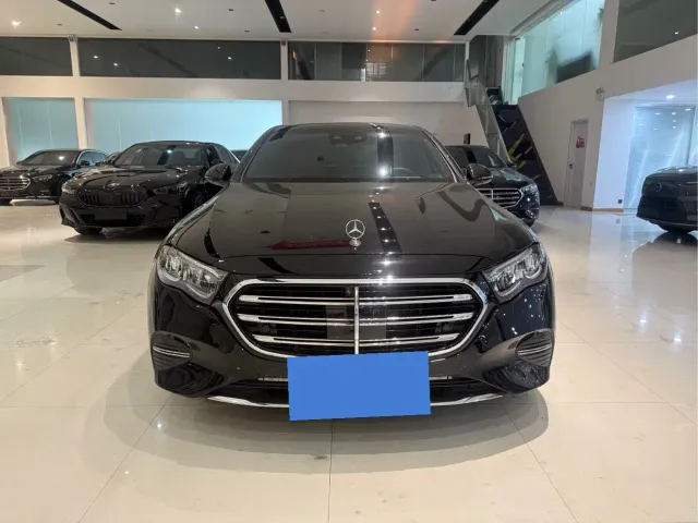 Mercedes-Benz E-Class — Фото автомобиля 2