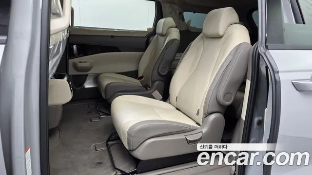 Kia Carnival 4th Gen — Фото автомобиля 12