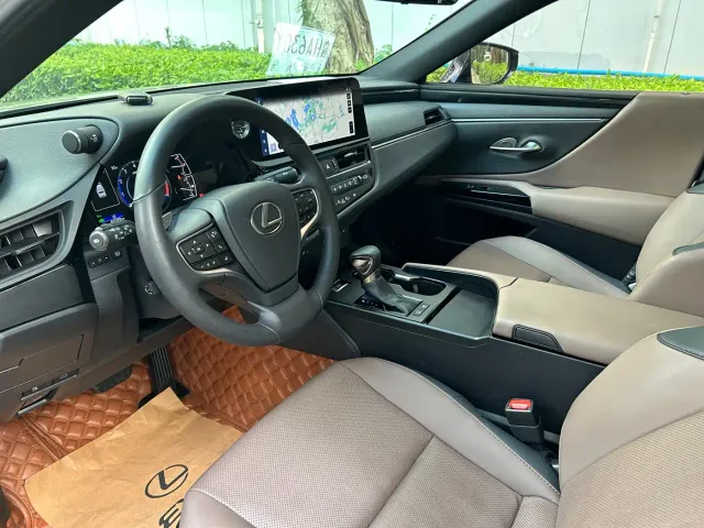 Lexus ES — Фото автомобиля 3
