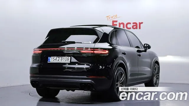 Porsche Cayenne — Фото автомобиля 2
