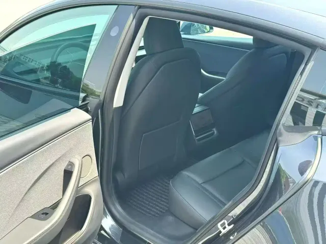 Tesla Model 3 — Фото автомобиля 8
