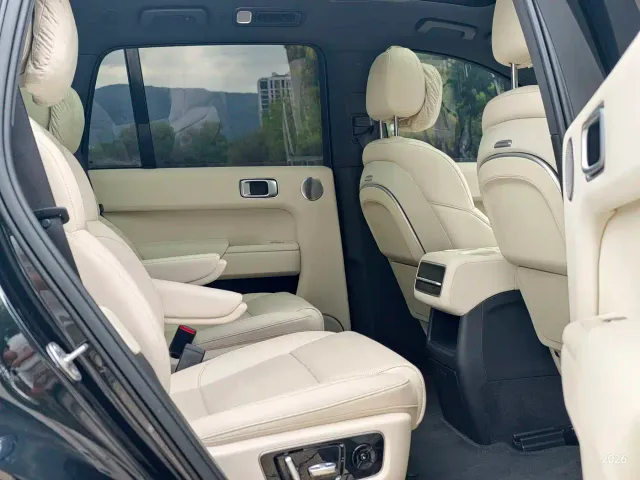 Li Auto L8 — Фото автомобиля 6