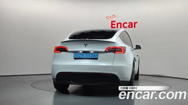 Tesla Model Y — Фото автомобиля 4