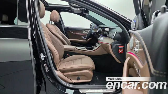 Mercedes-Benz E-Class — Фото автомобиля 21