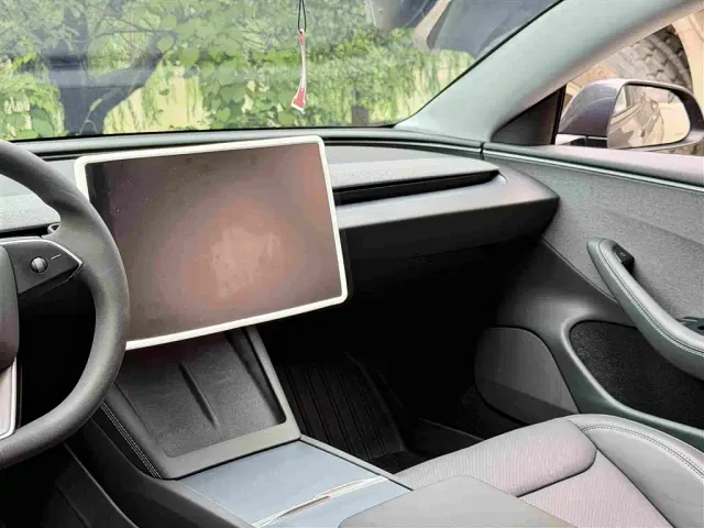 Tesla Model 3 — Фото автомобиля 15